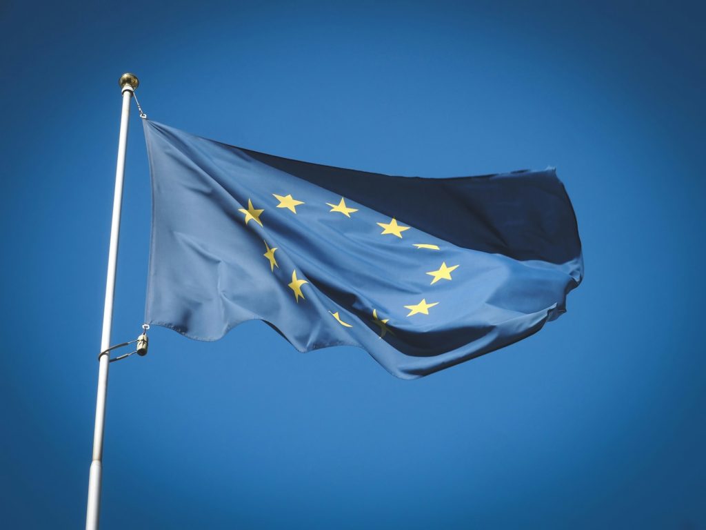 die EU Flagge im Wind