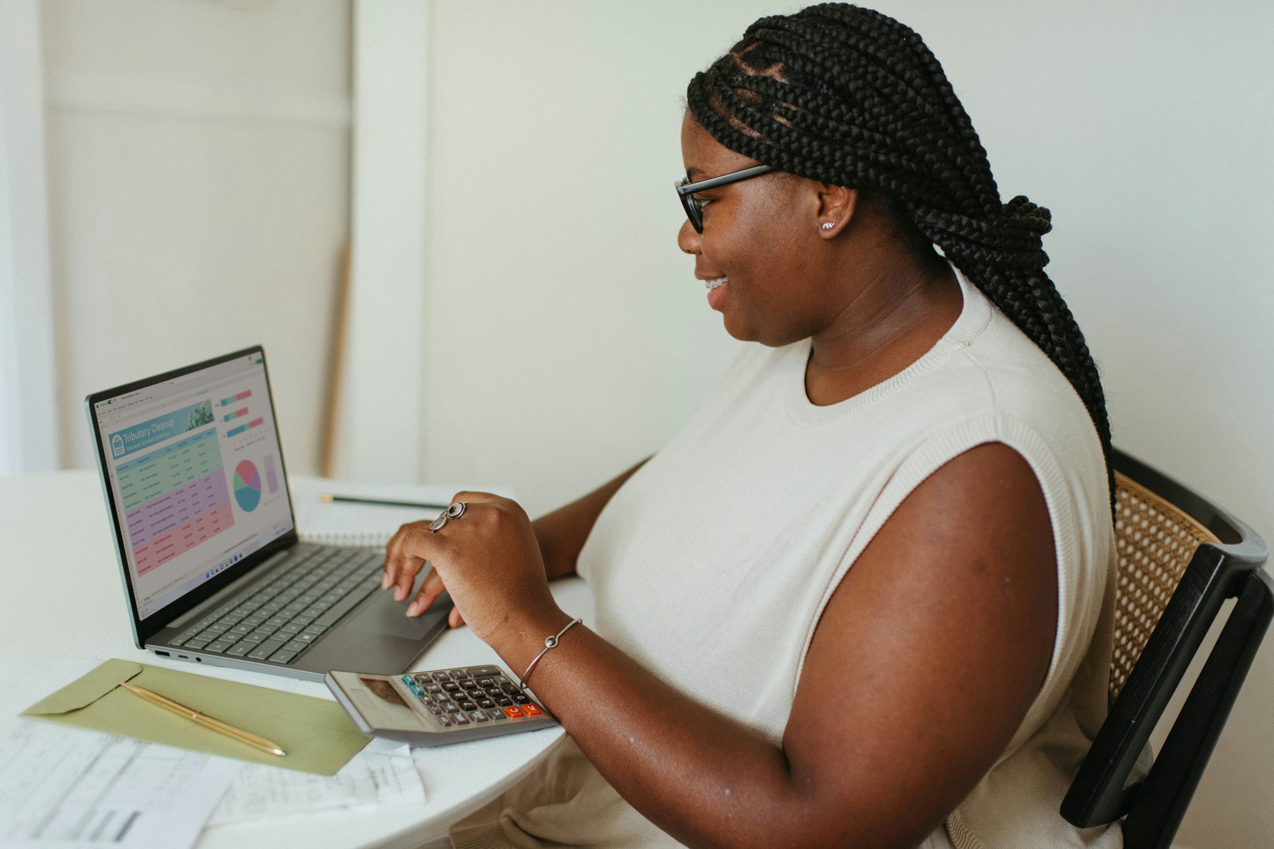 business woman working from her laptop