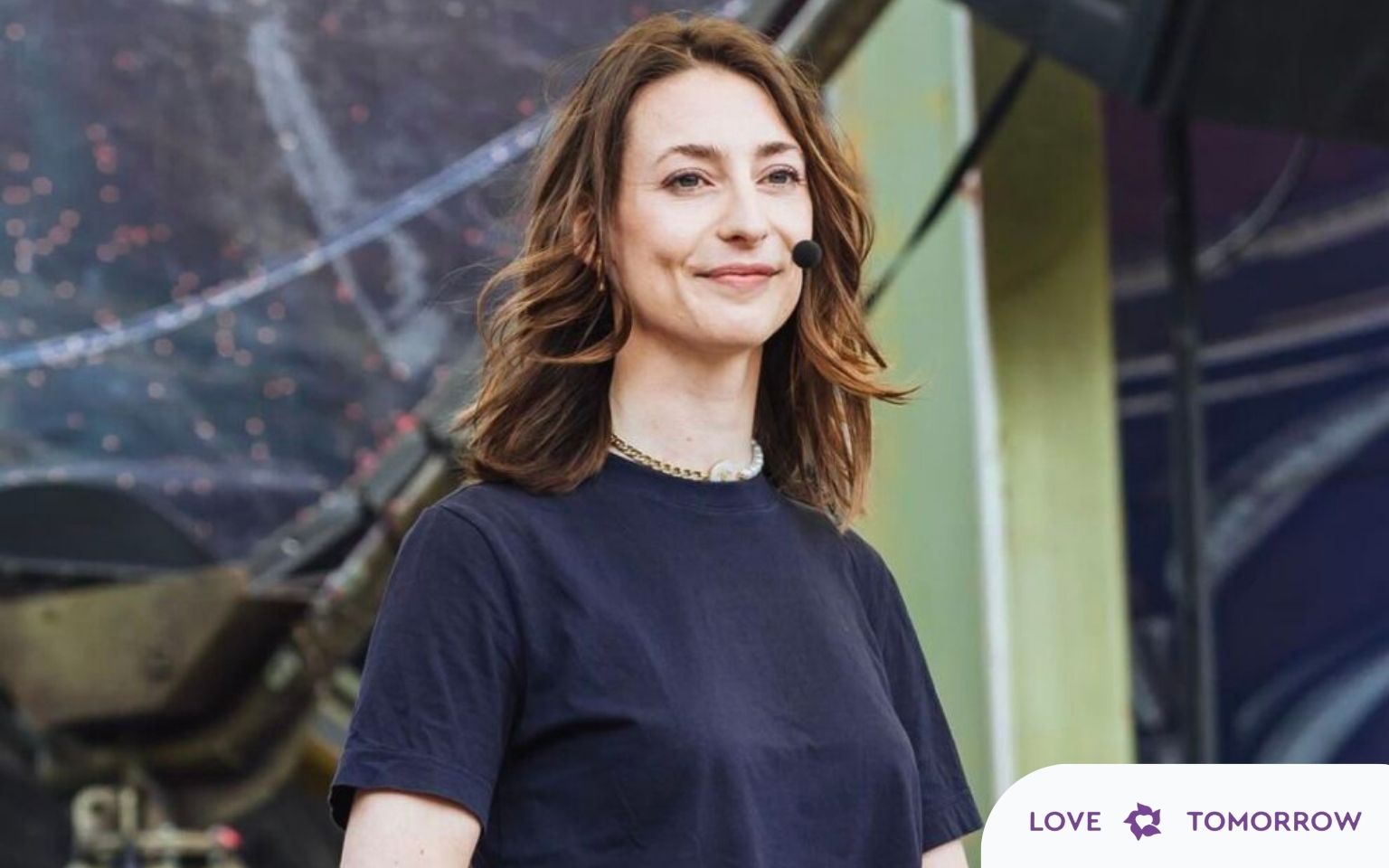 faircado CEO auf der Bühne von Tomorrowlands Love Tomorrow Conference